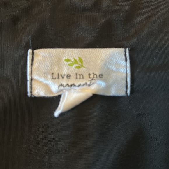 *5/$15* EUC, Live in the Moment, women’s, long sleeve polyester/spandex crop top - Picture 6 of 6